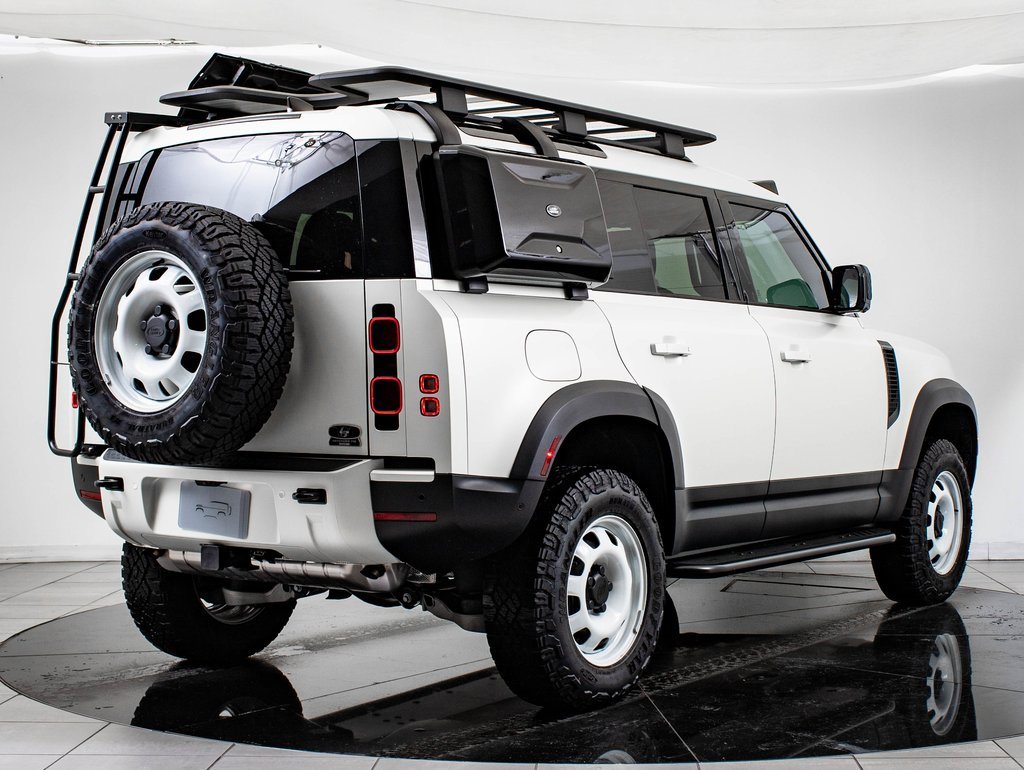 2024 Land Rover Defender 110 S photo 9