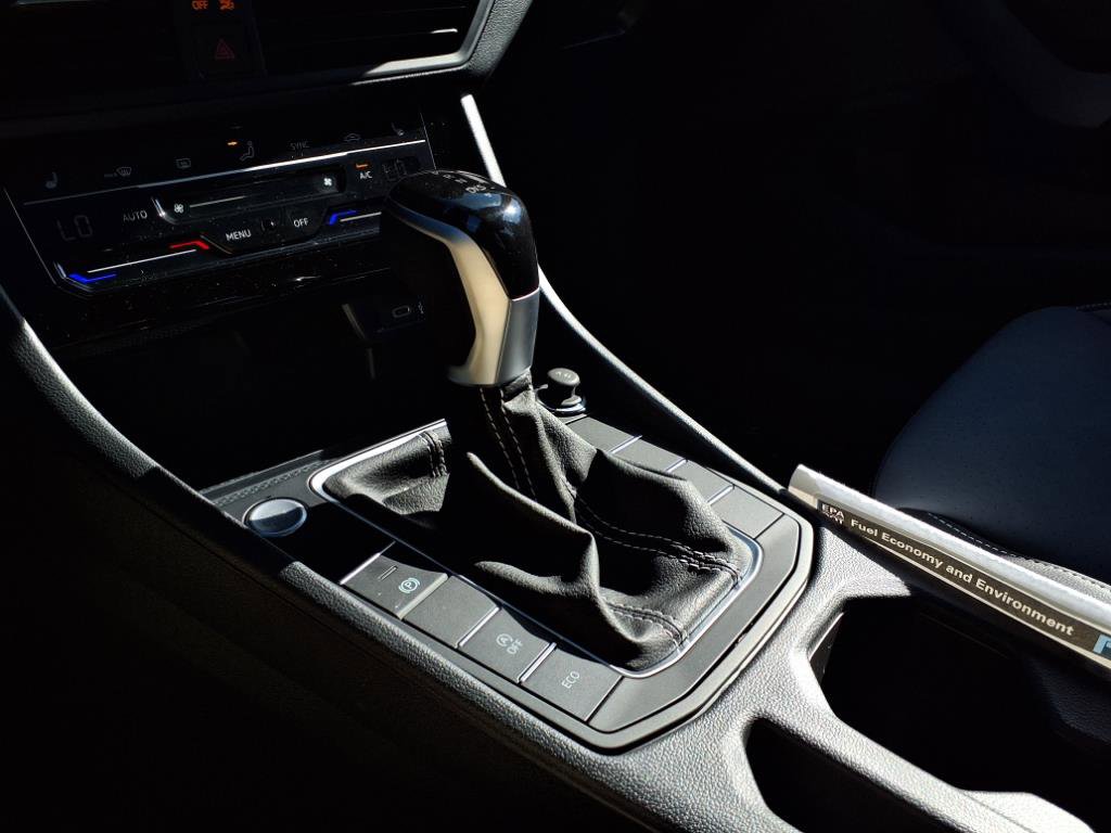 2025 Volkswagen Jetta SE photo 16