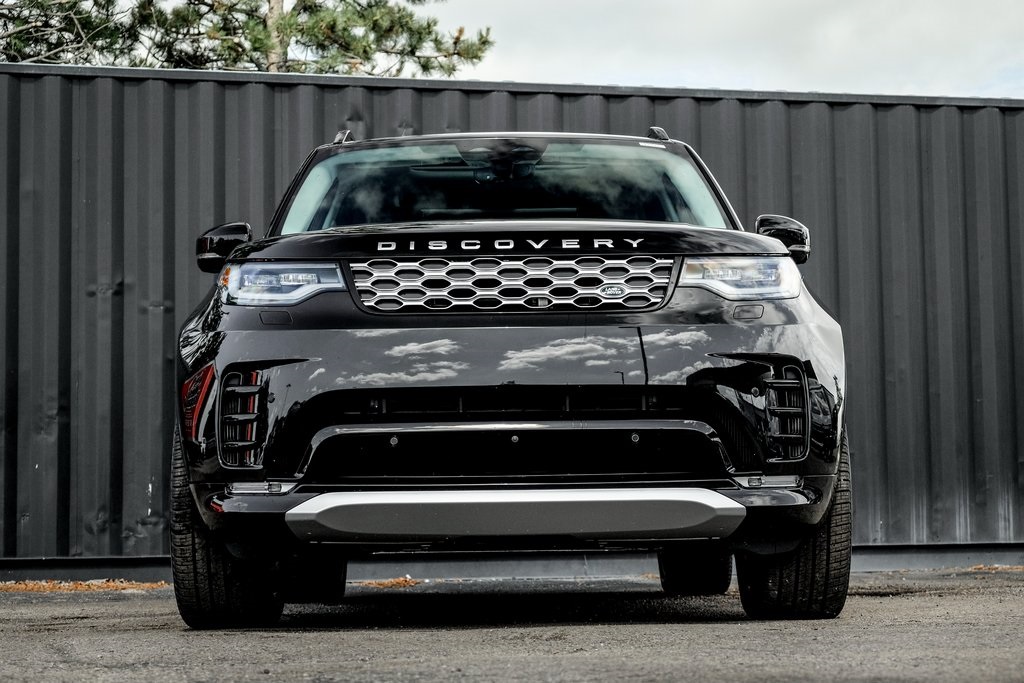 2025 Land Rover Discovery Metropolitan Edition photo 2
