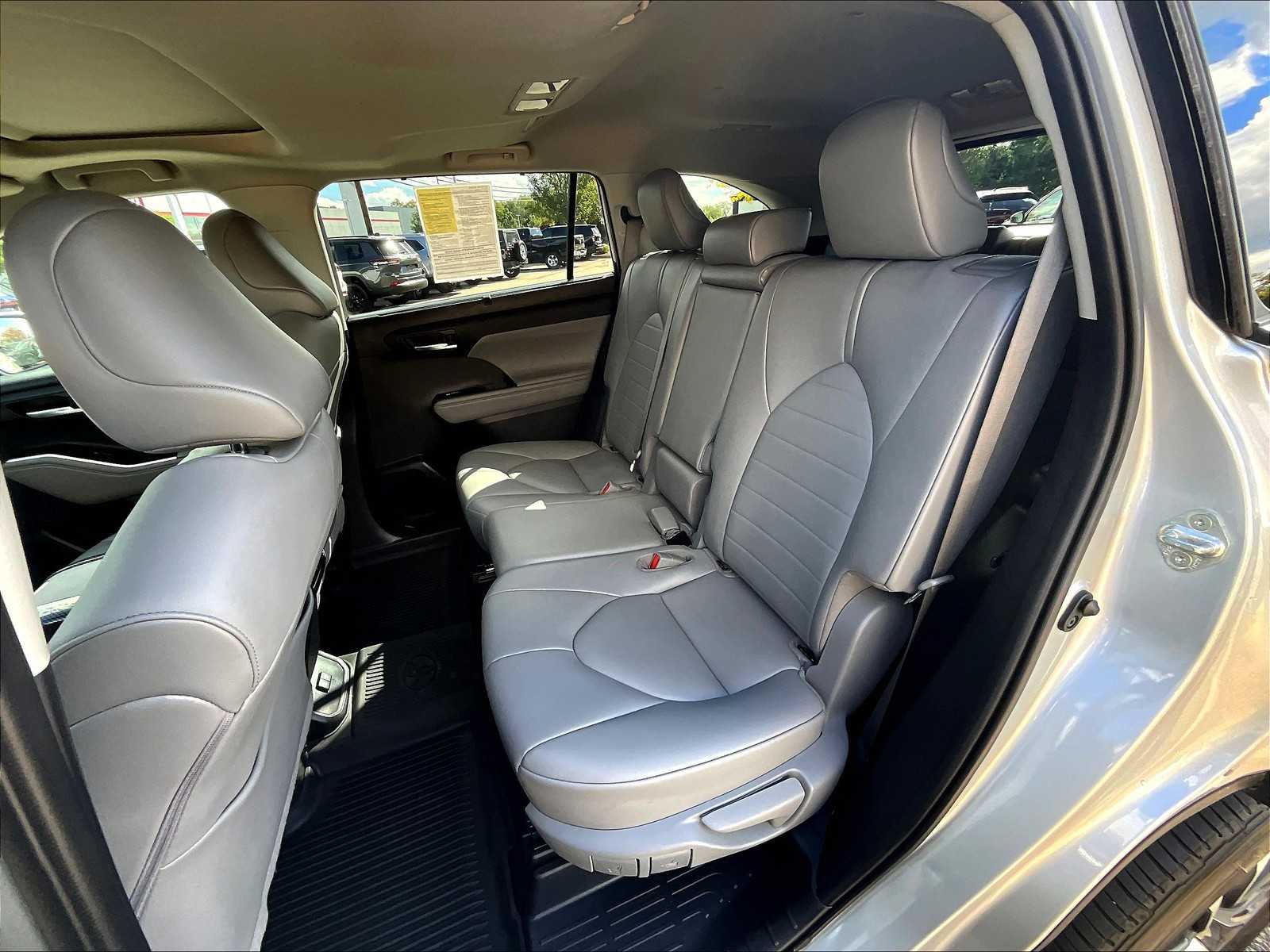 2021 Toyota Highlander XLE photo 15