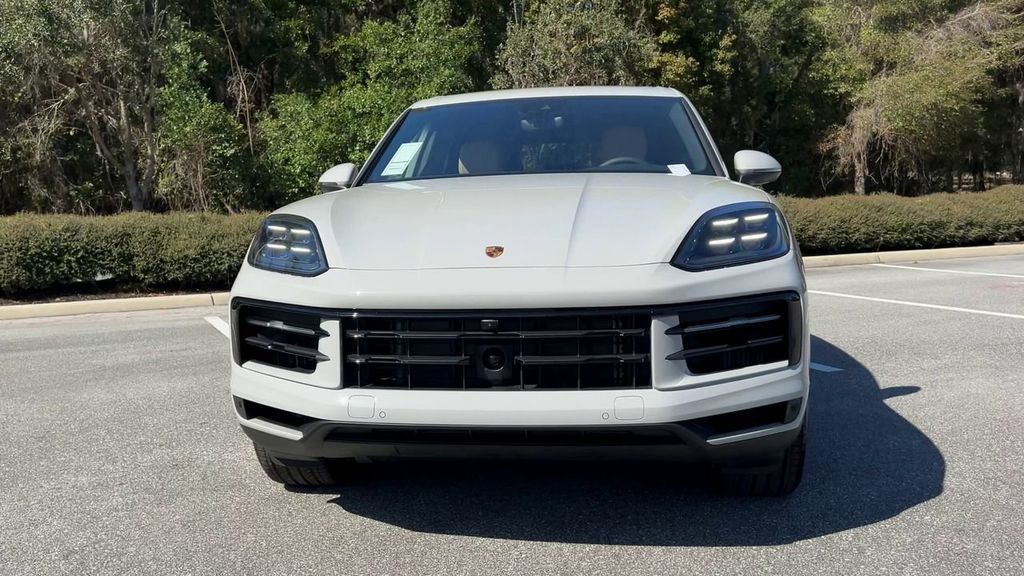 2025 Porsche Cayenne Base photo 3
