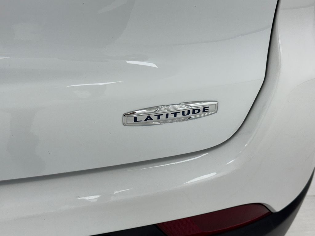 2024 Jeep Compass Latitude photo 24