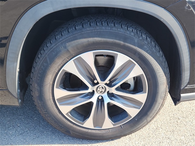 2021 Toyota Highlander XLE photo 20