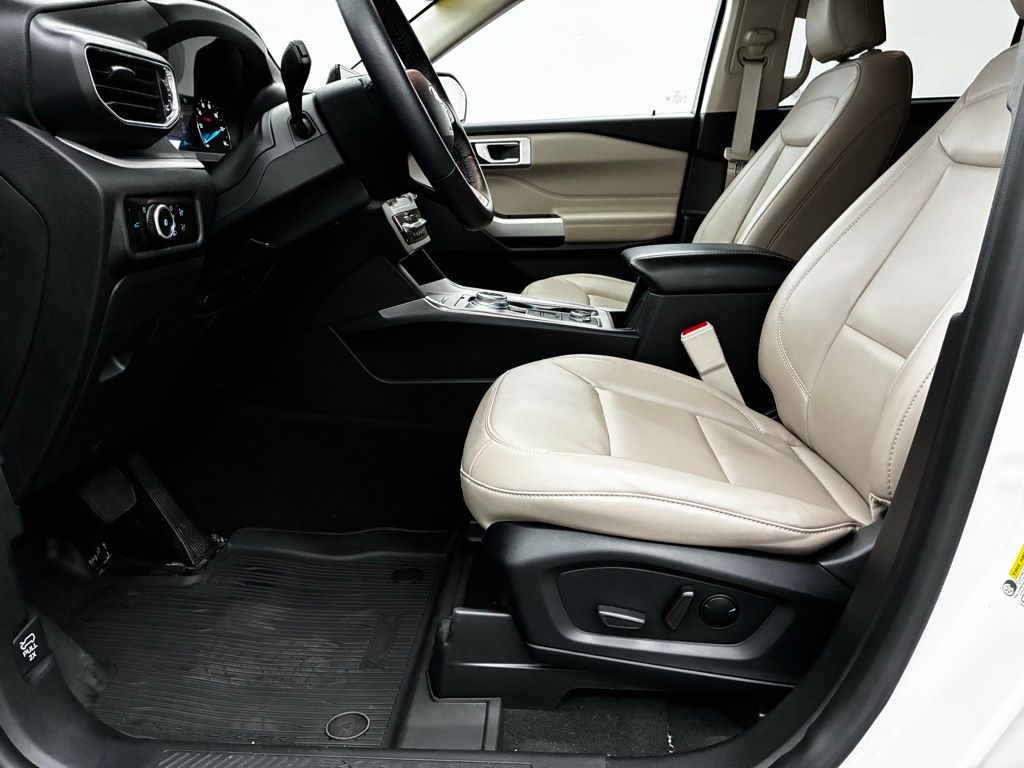 2023 Ford Explorer XLT photo 21