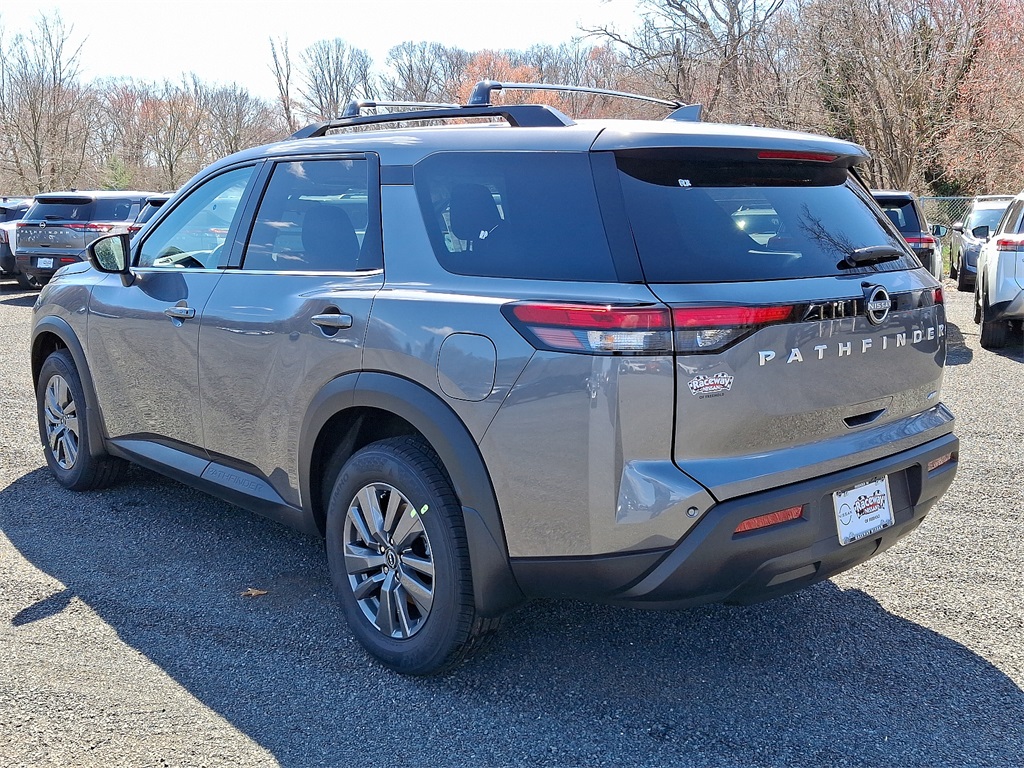 2025 Nissan Pathfinder SV photo 4