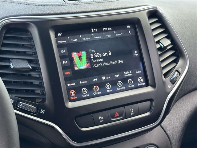 2022 Jeep Cherokee Latitude Lux photo 2