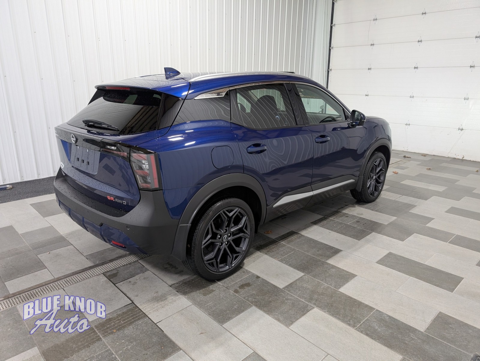 2025 Nissan Kicks SR photo 4