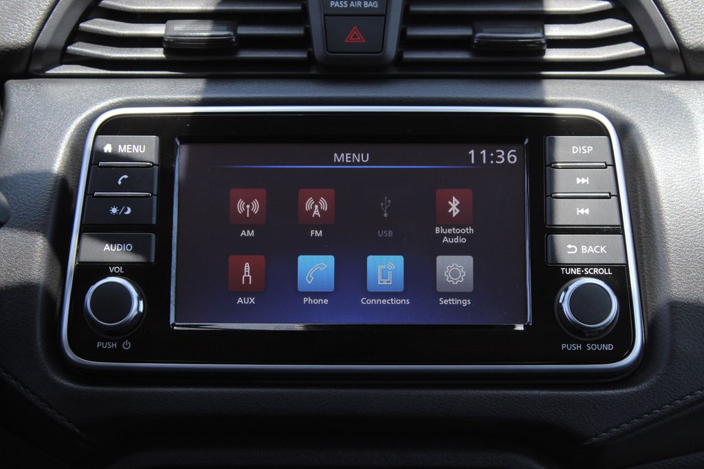 2025 Nissan Versa 1.6 S photo 17