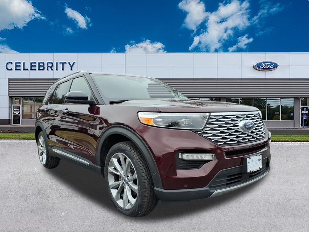2022 Ford Explorer Platinum's photo