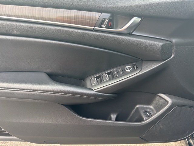 2018 Honda Accord Sport 2.0T photo 9