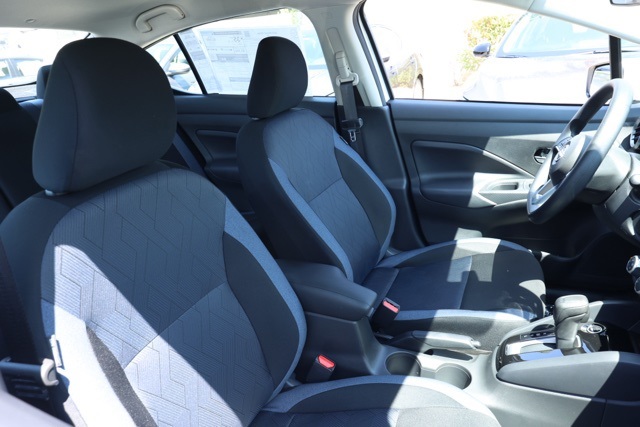 2025 Nissan Versa 1.6 SV photo 19