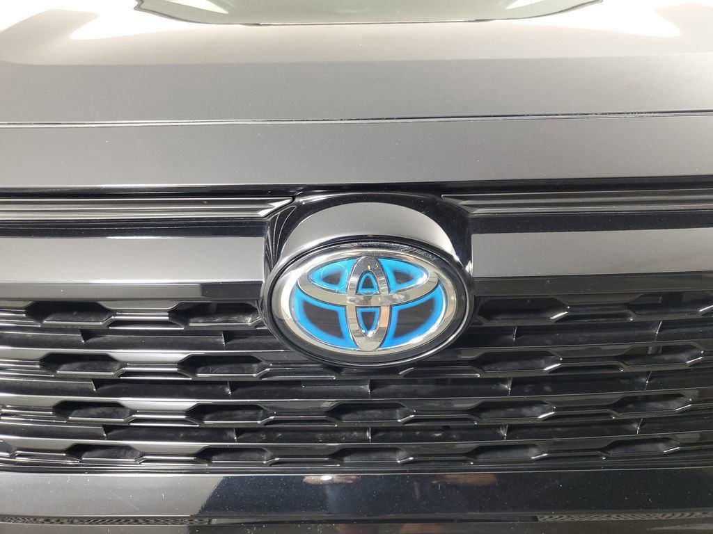 2022 Toyota RAV4 Hybrid SE photo 5