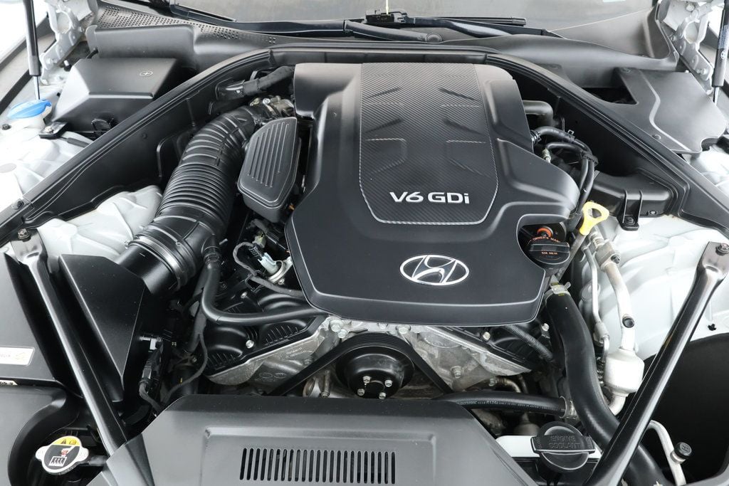 2016 Hyundai Genesis photo 22
