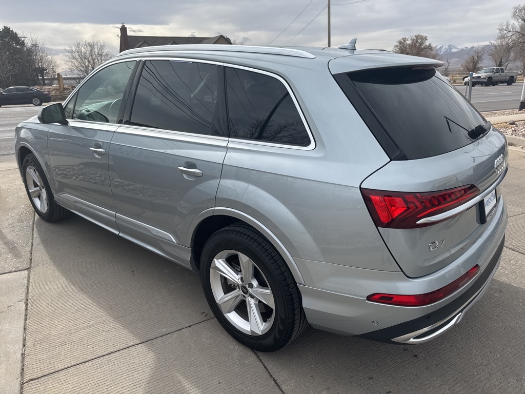 2024 Audi Q7 45 Premium Plus photo 4