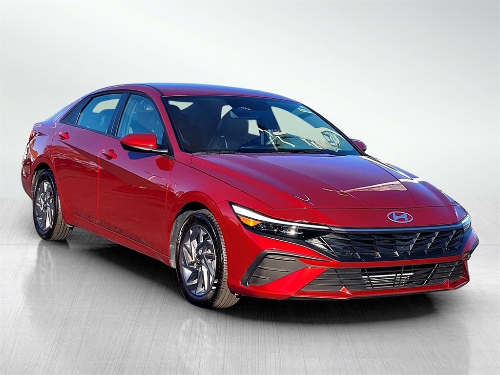 2024 Hyundai Elantra SEL photo 3