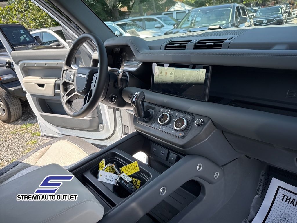 2024 Land Rover Defender 110 X-Dynamic SE photo 28
