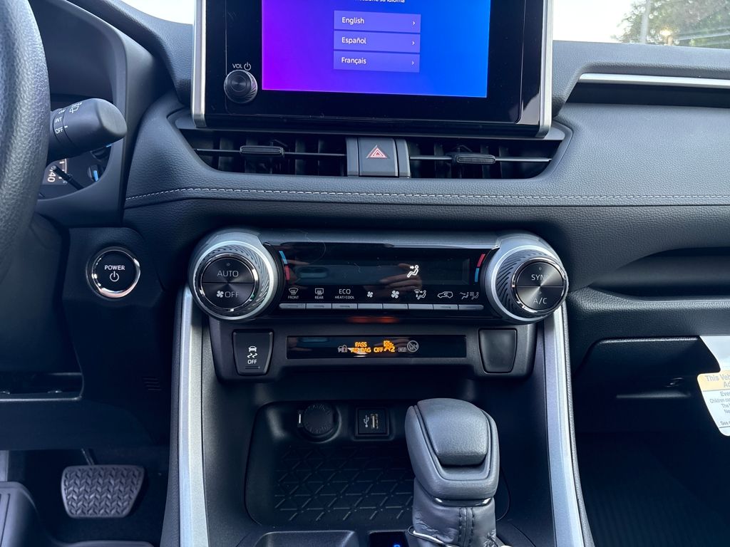 2025 Toyota RAV4 Hybrid XLE photo 18