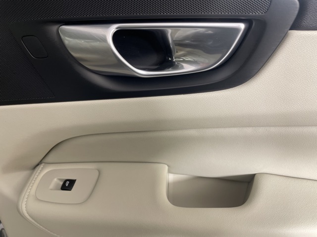 2026 Volvo XC60 photo 14