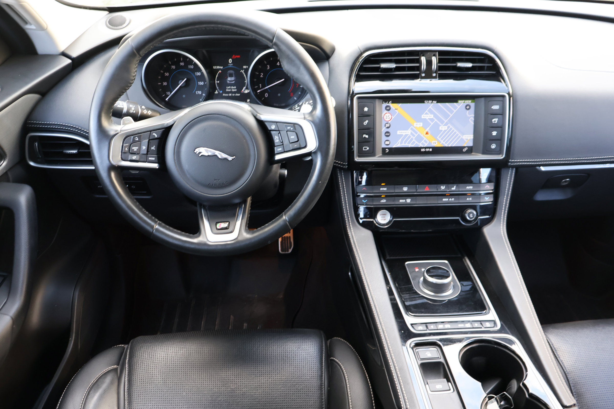 2017 Jaguar F-PACE S photo 16