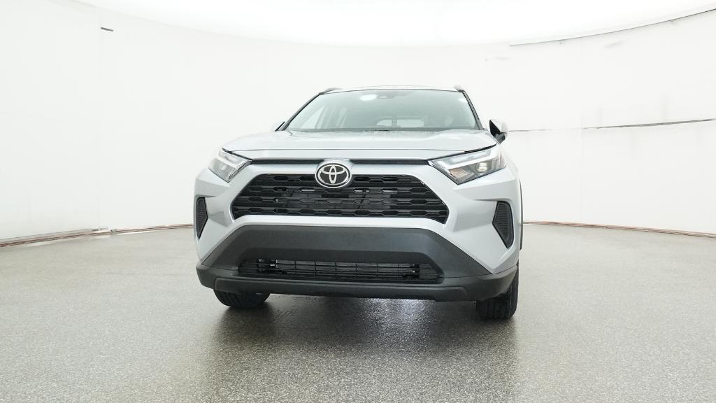 2025 Toyota RAV4 XLE photo 3