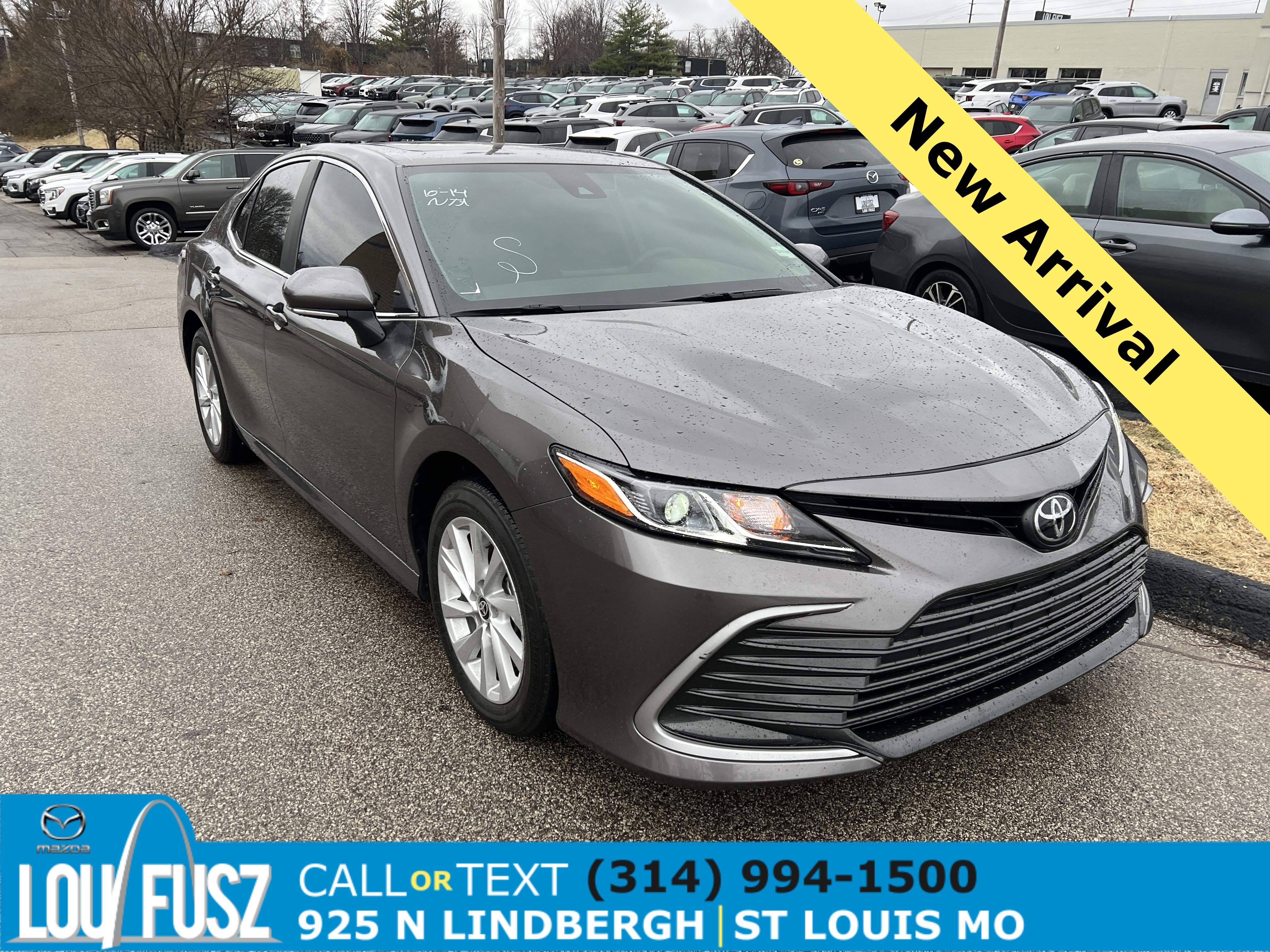 2024 Toyota Camry LE's photo