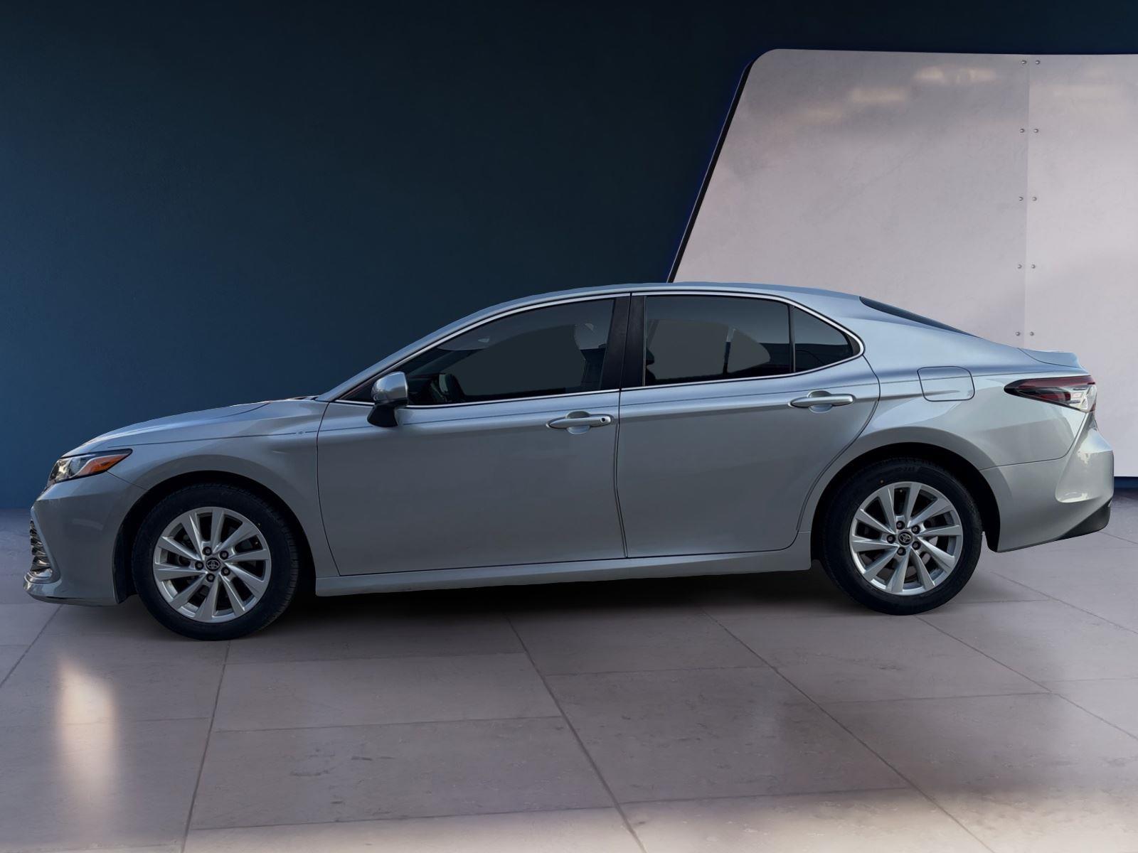 2023 Toyota Camry LE photo 2