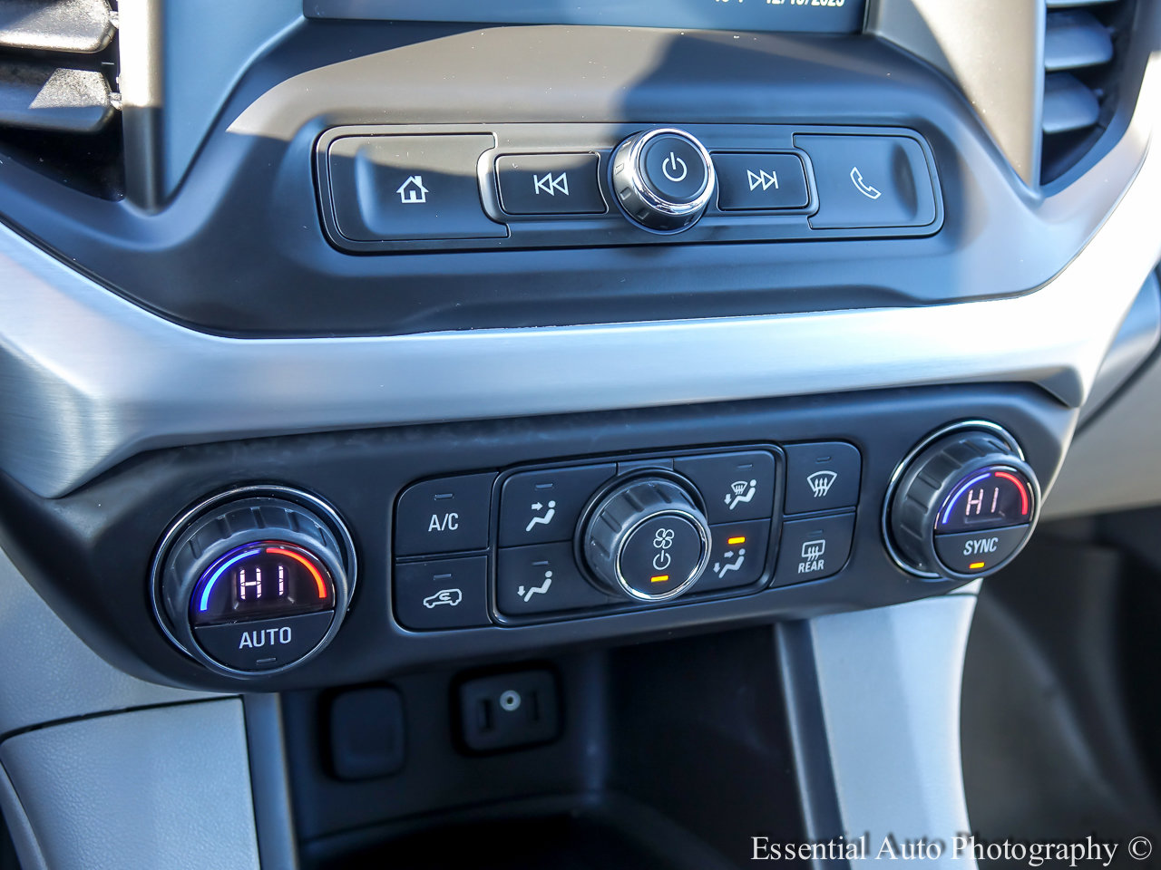 2018 GMC ACADIA - Image 14