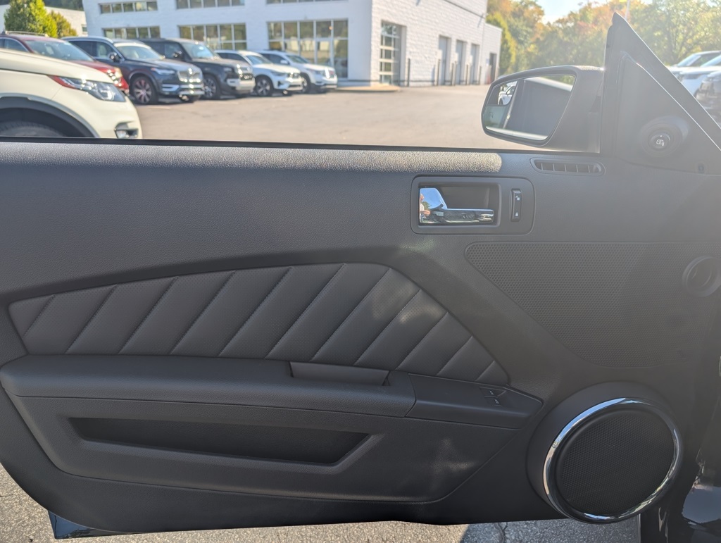 2013 Ford Mustang GT Premium photo 11