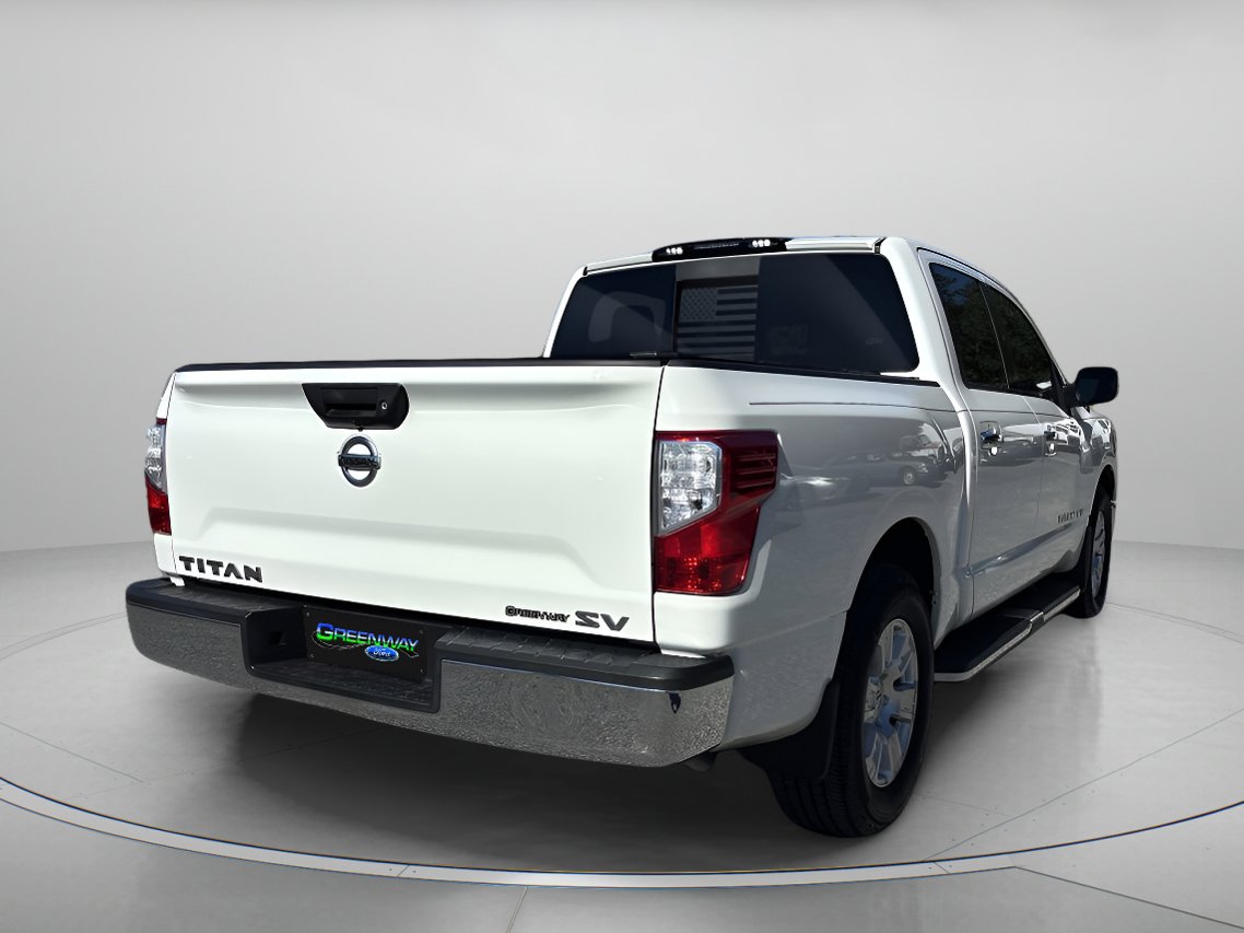 2018 Nissan Titan SV Crew Cab photo 2