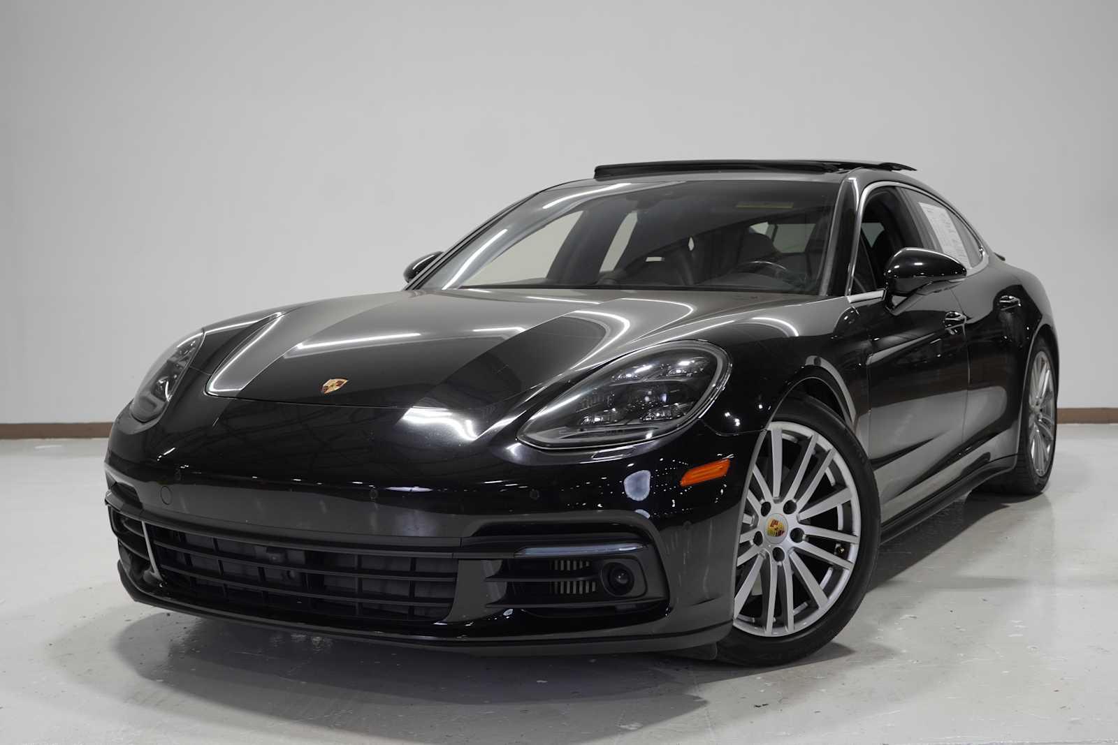 2017 Porsche Panamera 4S's photo