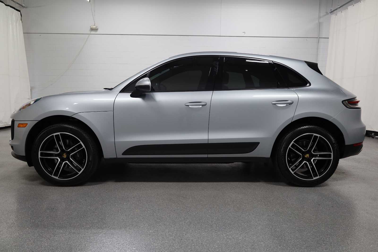 2021 Porsche Macan Base photo 2
