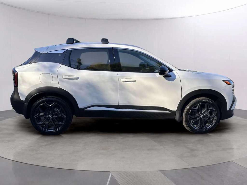 2026 Nissan Kicks SR photo 2