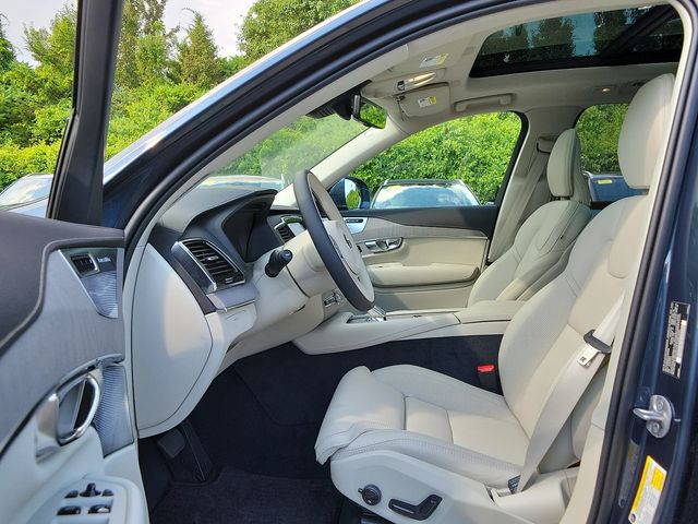 2025 Volvo XC90 photo 9