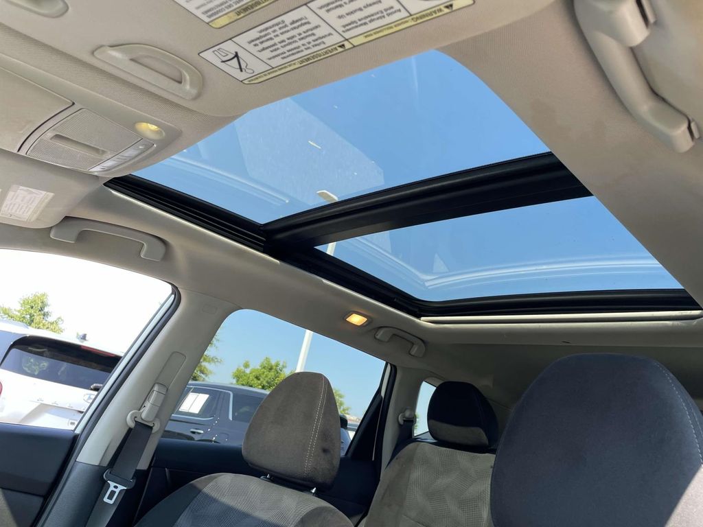 2015 Nissan Rogue SV photo 18