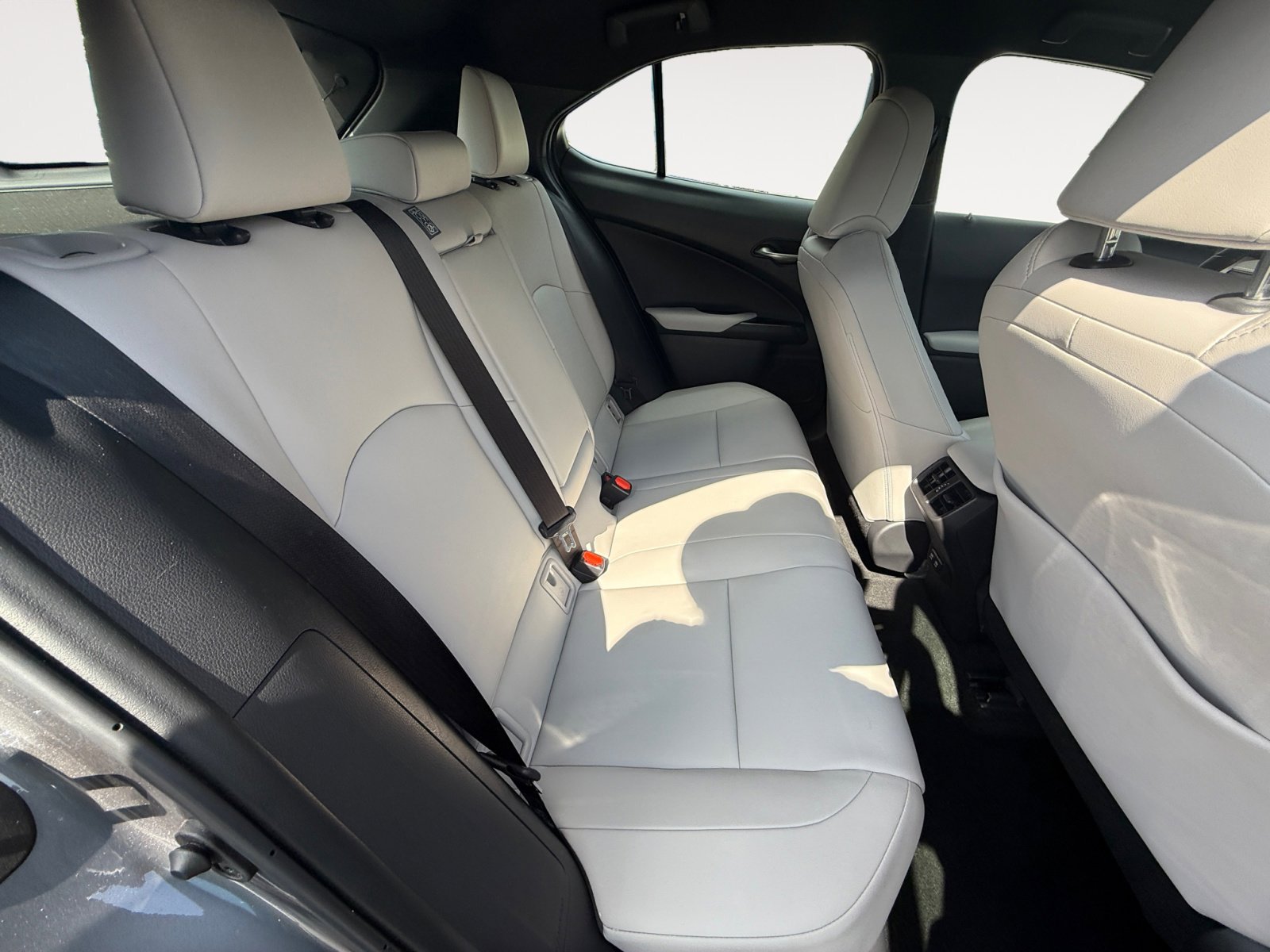 2020 Lexus UX 250h photo 18