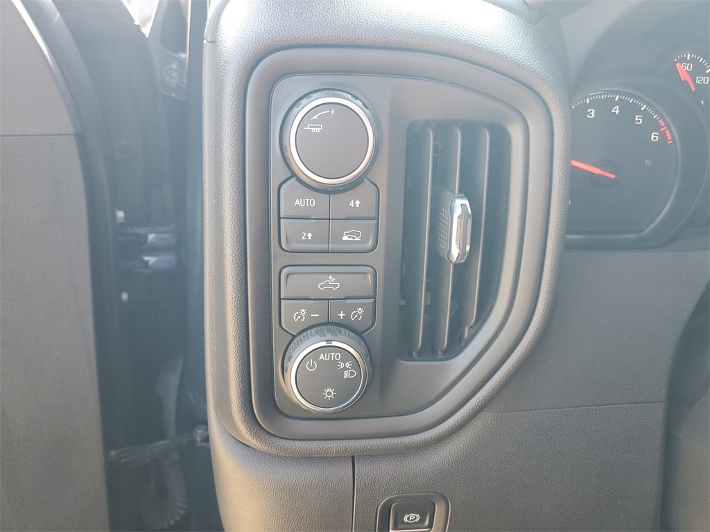 2022 Chevrolet Silverado 1500 Custom photo 13