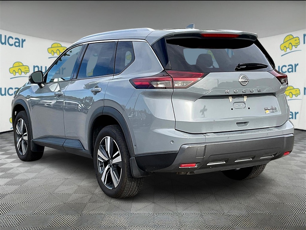 2024 Nissan Rogue SL photo 3
