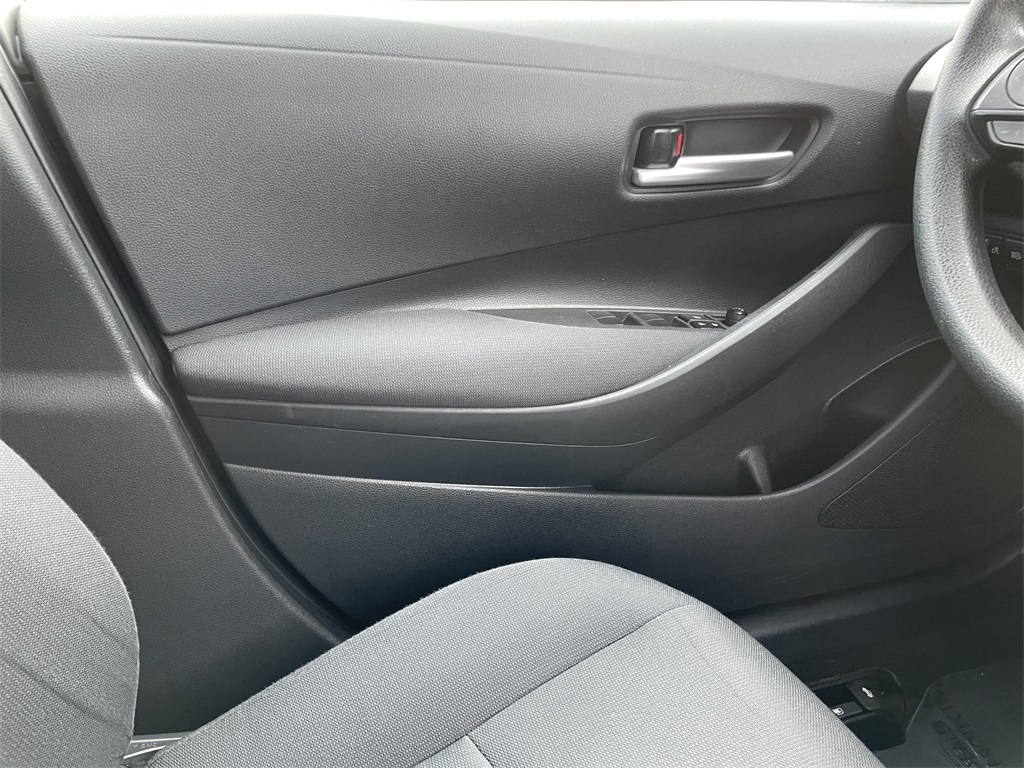 2021 Toyota Corolla LE photo 16