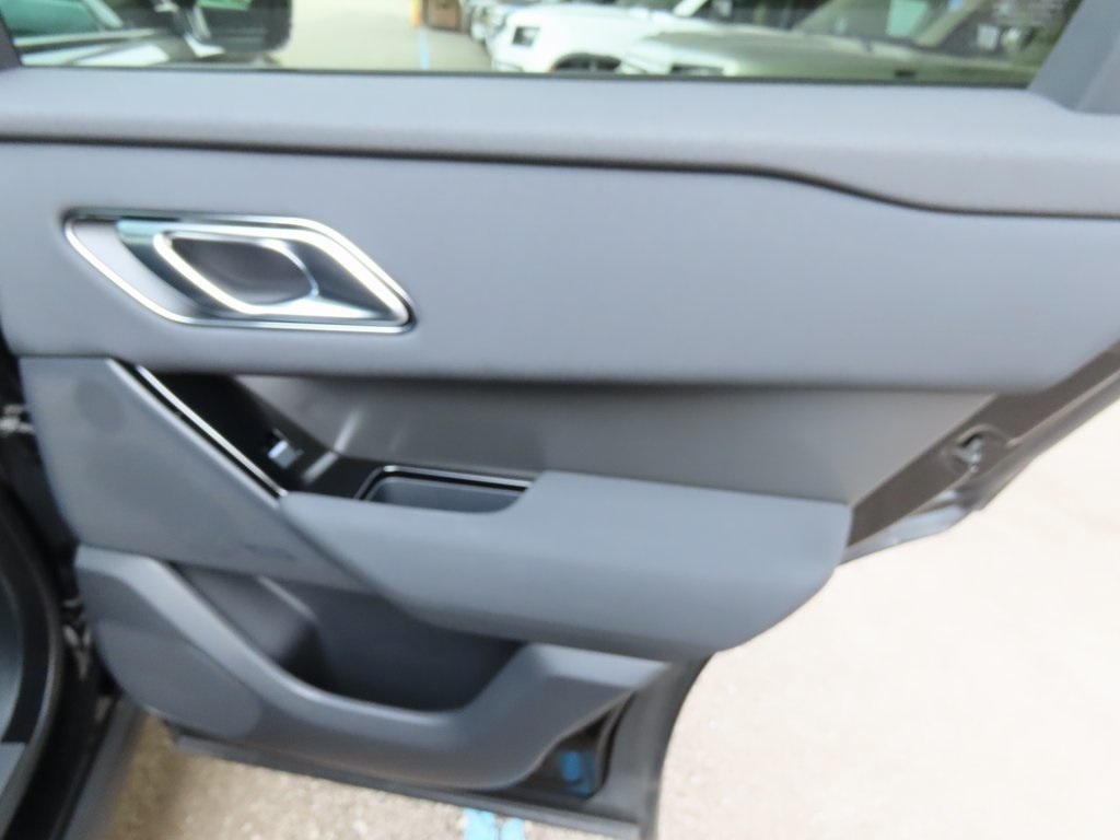 2025 Land Rover Range Rover Velar SE photo 18