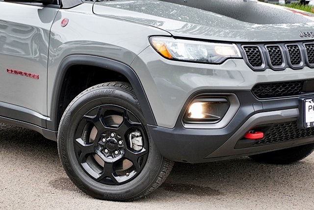 2023 Jeep Compass Trailhawk photo 3