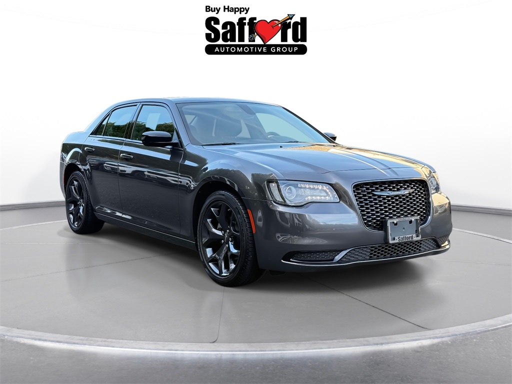 2023 Chrysler 300 Touring photo 9