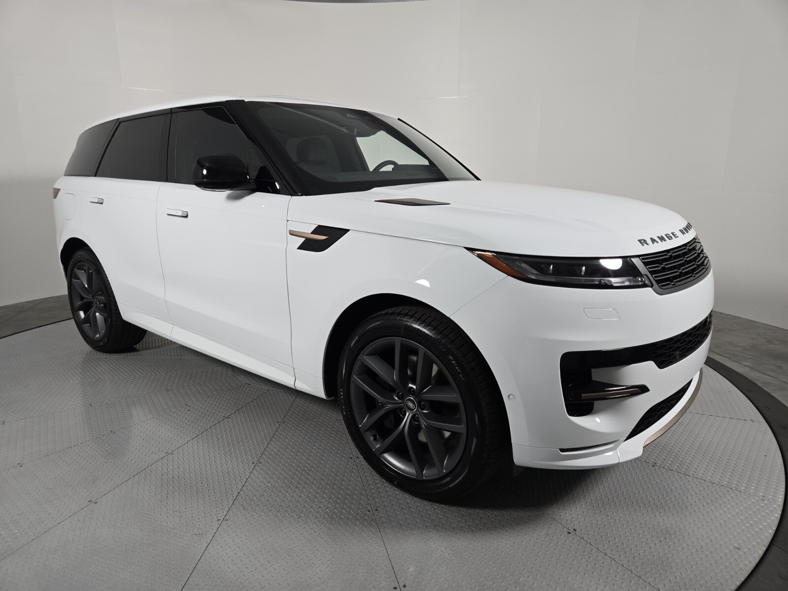 2025 Land Rover Range Rover Sport SE photo 13