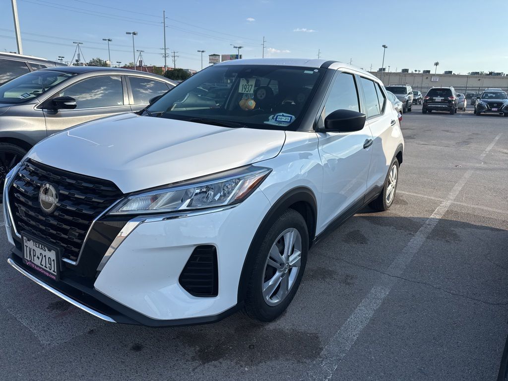 2023 Nissan Kicks S photo 2