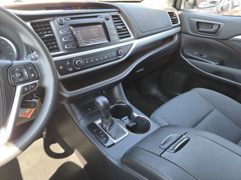 2019 Toyota Highlander LE Plus photo 26