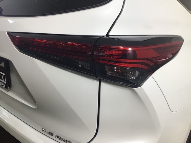 2022 Toyota Highlander XLE photo 25