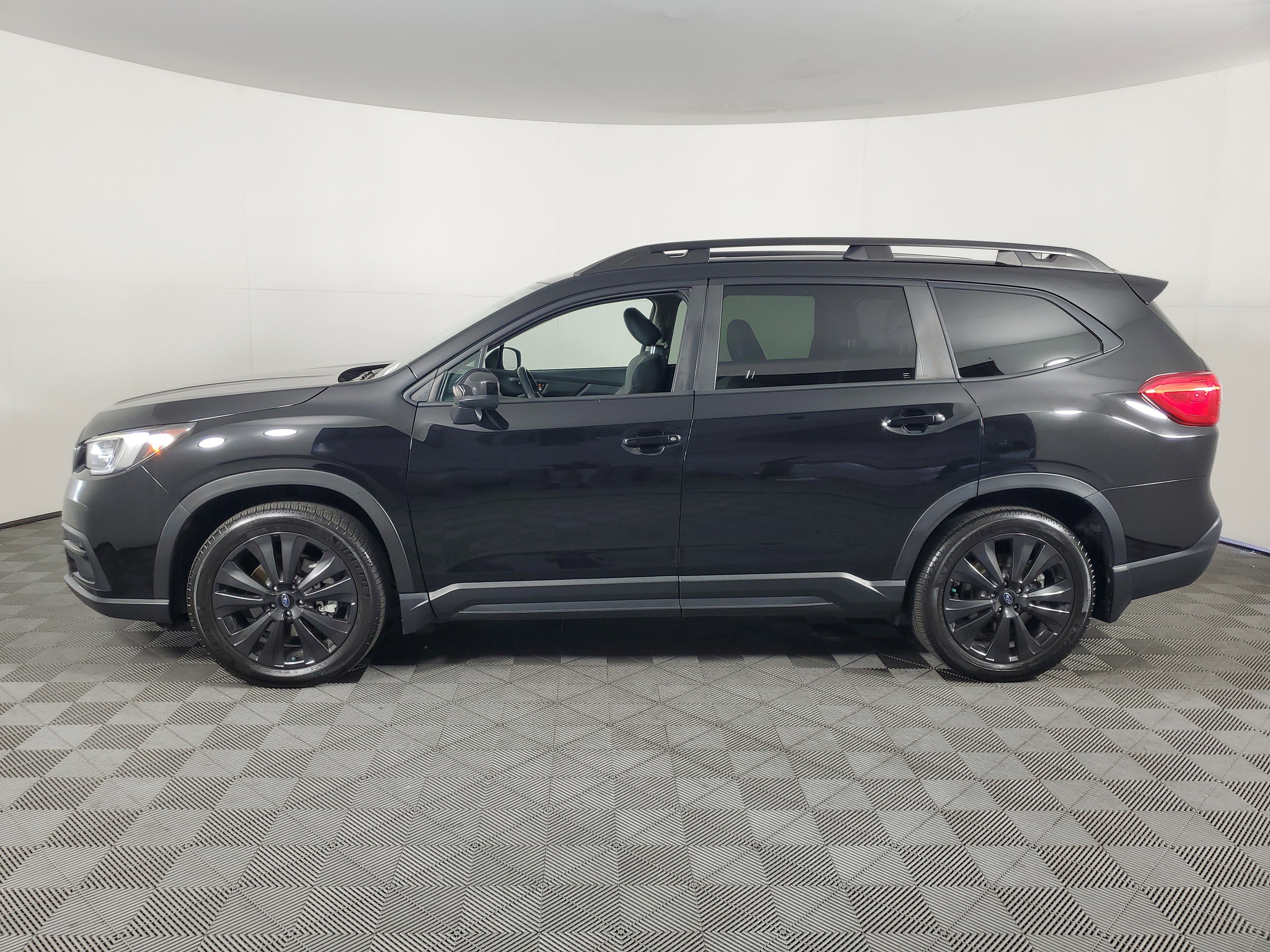 Used 2022 Crystal Black Silica Subaru Onyx Edition image 7