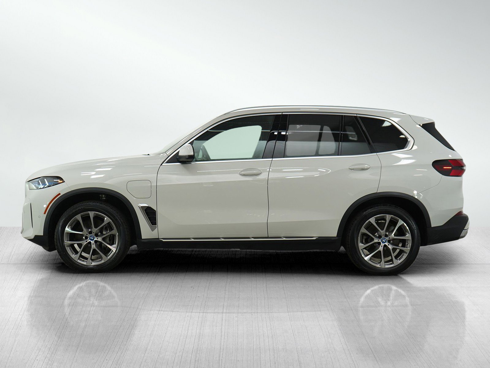 Used 2025 BMW X5 50e with VIN 5UX43EU07S9Y03417 for sale in Wayzata, Minnesota