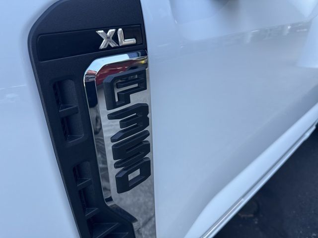 2026 Ford F-350 XL photo 3