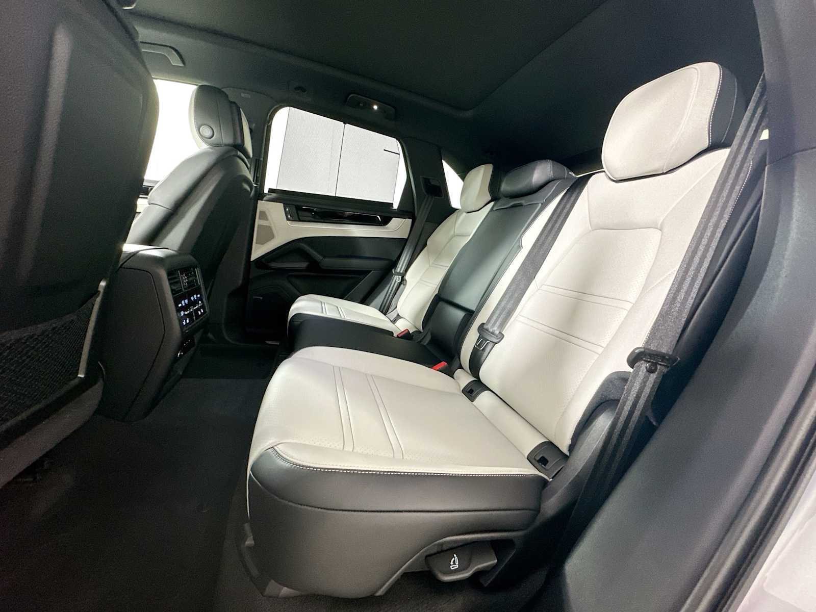 2025 Porsche Cayenne E-Hybrid photo 19