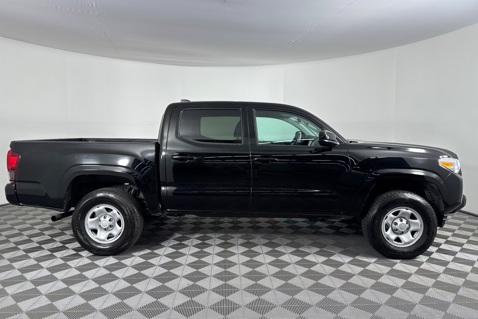 2023 Toyota Tacoma SR5 photo 2